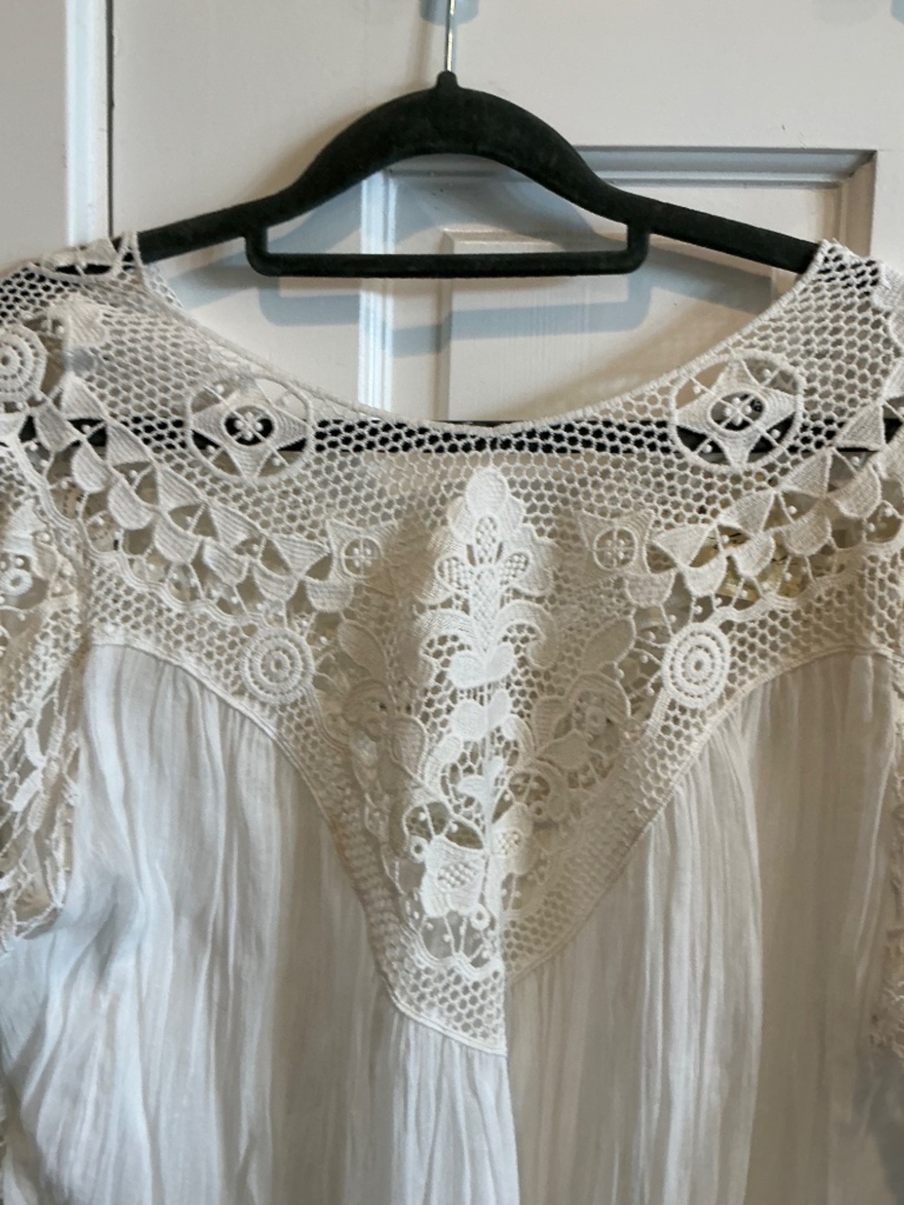 Gorgeous lace covered top! - Picture 4 of 7